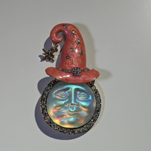 UNSIGNED RETRO PEACH STYLE MOON FACE WITCH HAT AB RHINESTONE PENDANT BROOCH - Picture 1 of 3
